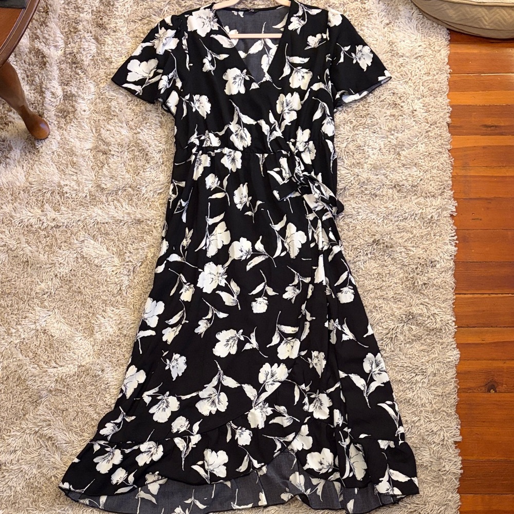 BloomChic Black and White Floral Maxi Dress